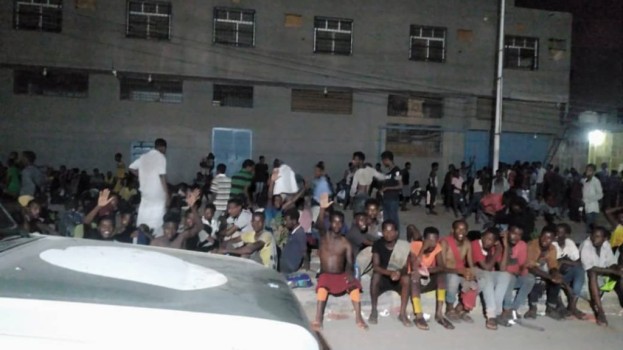 أجهزة الأمن تواصل حملة ضبط المهاجرين غير الشرعيين في العاصمة عدن. 