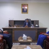 عضو مجلس القيادة الرئاسي البحسني يناقش مع محافظ حضرموت الجوانب الخدمية والاقتصادية والعسكرية والأمنية في المحافظة.