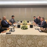 الرئيس الزبيدي يناقش مع السفير الأمريكي جهود إحلال السلام في بلادنا ويُدين استهداف المدنيين في فلسطين.