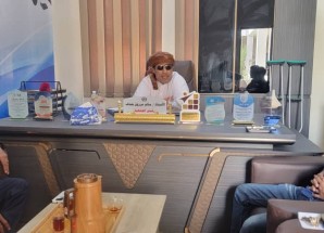 رئيس جمعية المعاقين حركيا محافظة المهرة يلتقي مدير الخطوط الجوية اليمنية منطقة الغيضة
