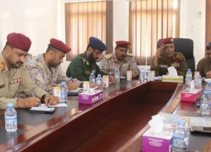 اجتماع عسكري لمناقشة الترتيبات النهائية للإحتفال بالذكرى الثامنة لتحرير ساحل حضرموت